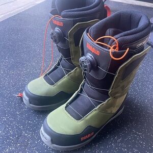 Thirtytwo men’s camo boots size 10.5